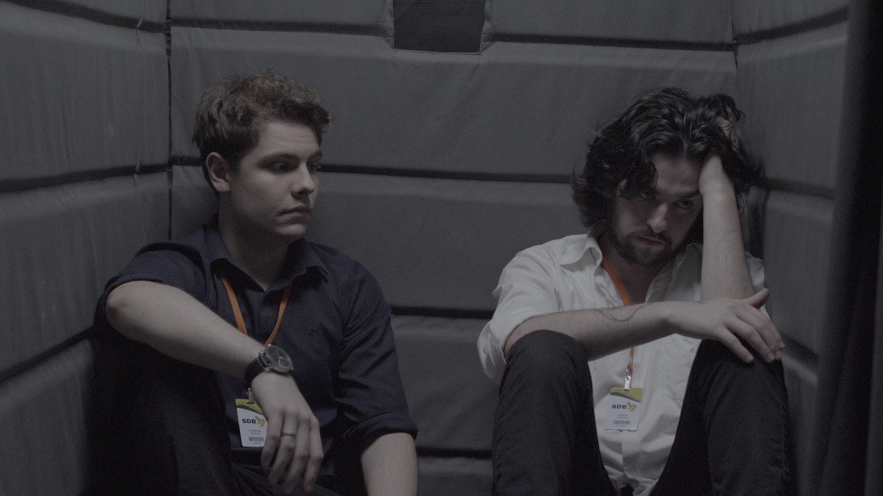 O Mesmo Encontra-se Parado